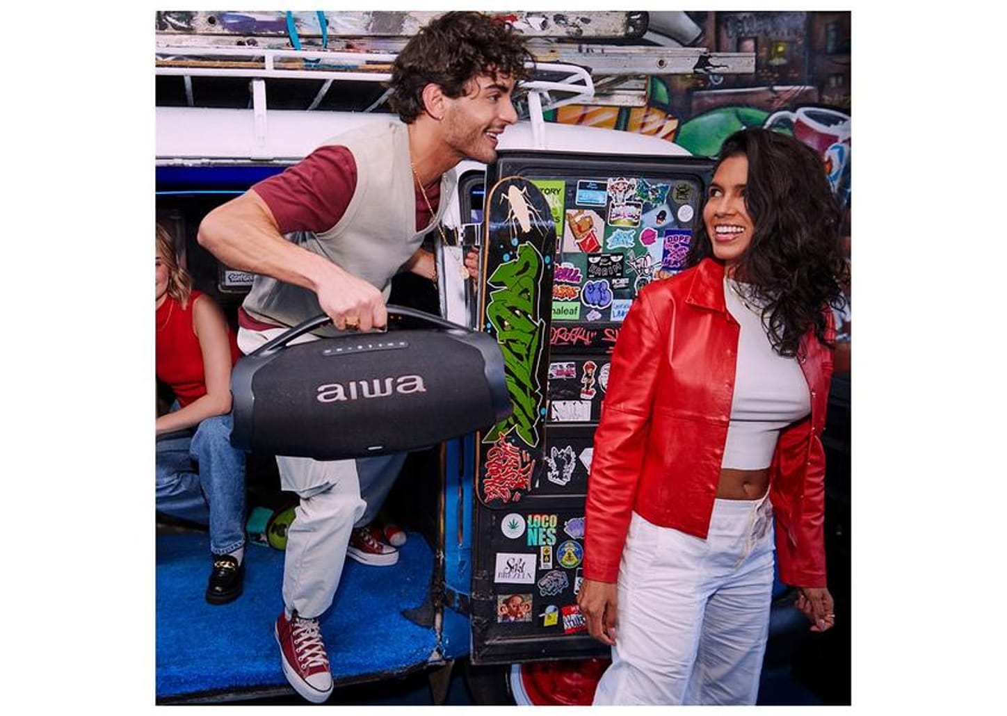 Caixa de Som Aiwa Boombox Light Plus AWS-BBS-01-LBL Bluetooth Ativa Portátil 200W USB