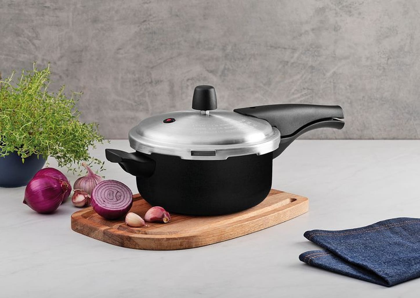 Panela de Pressão Vancouver 3 Litros Preto 20cm Tramontina