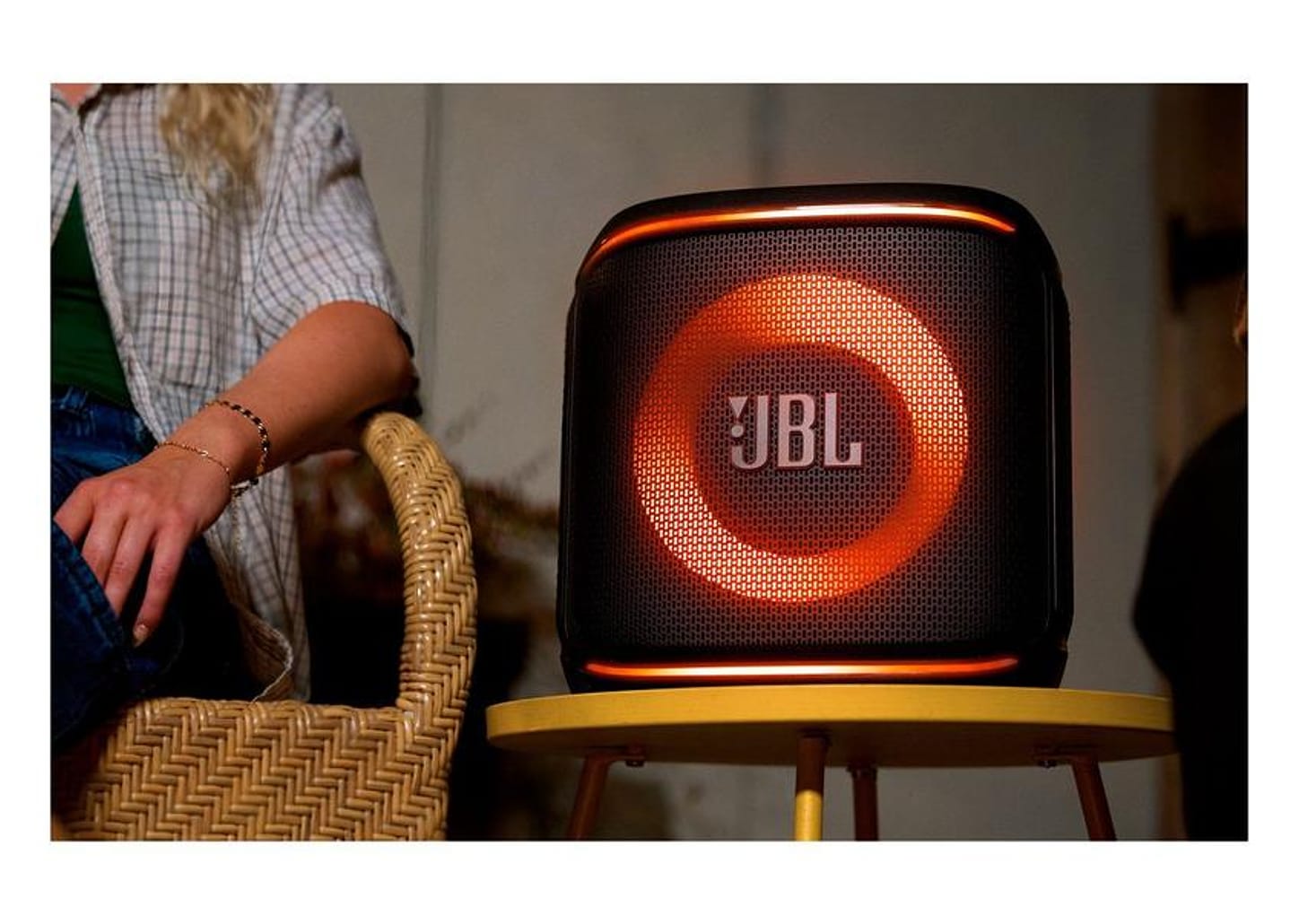 Caixa de Som JBL PartyBox Encore 2 Bluetooth Amplificada Portátil 100W RMS USB-C