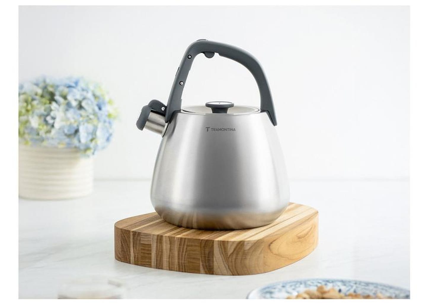 Chaleira Tramontina Inox com Apito 2,5L 61488250