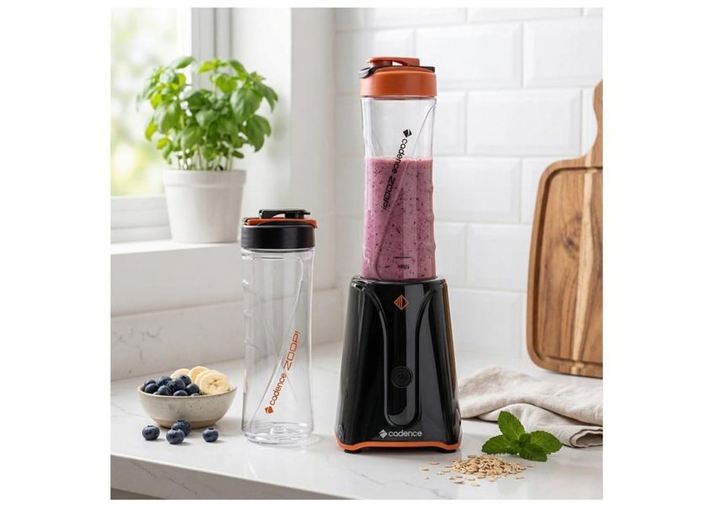 Liquidificador Cadence Contrast BLD701 600W 500ml Preto e Laranja