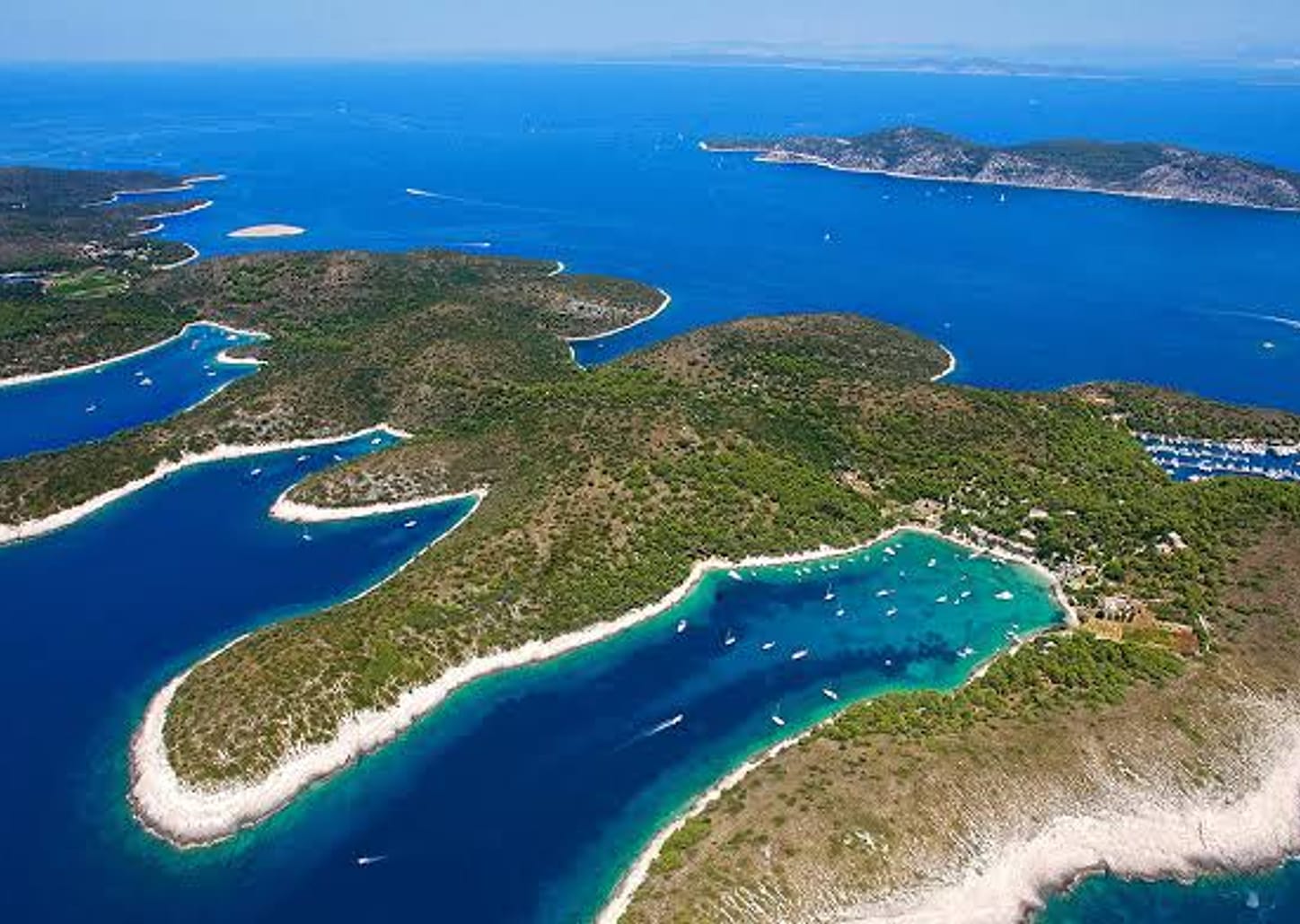 Passeio de barco pela ilha Hvar