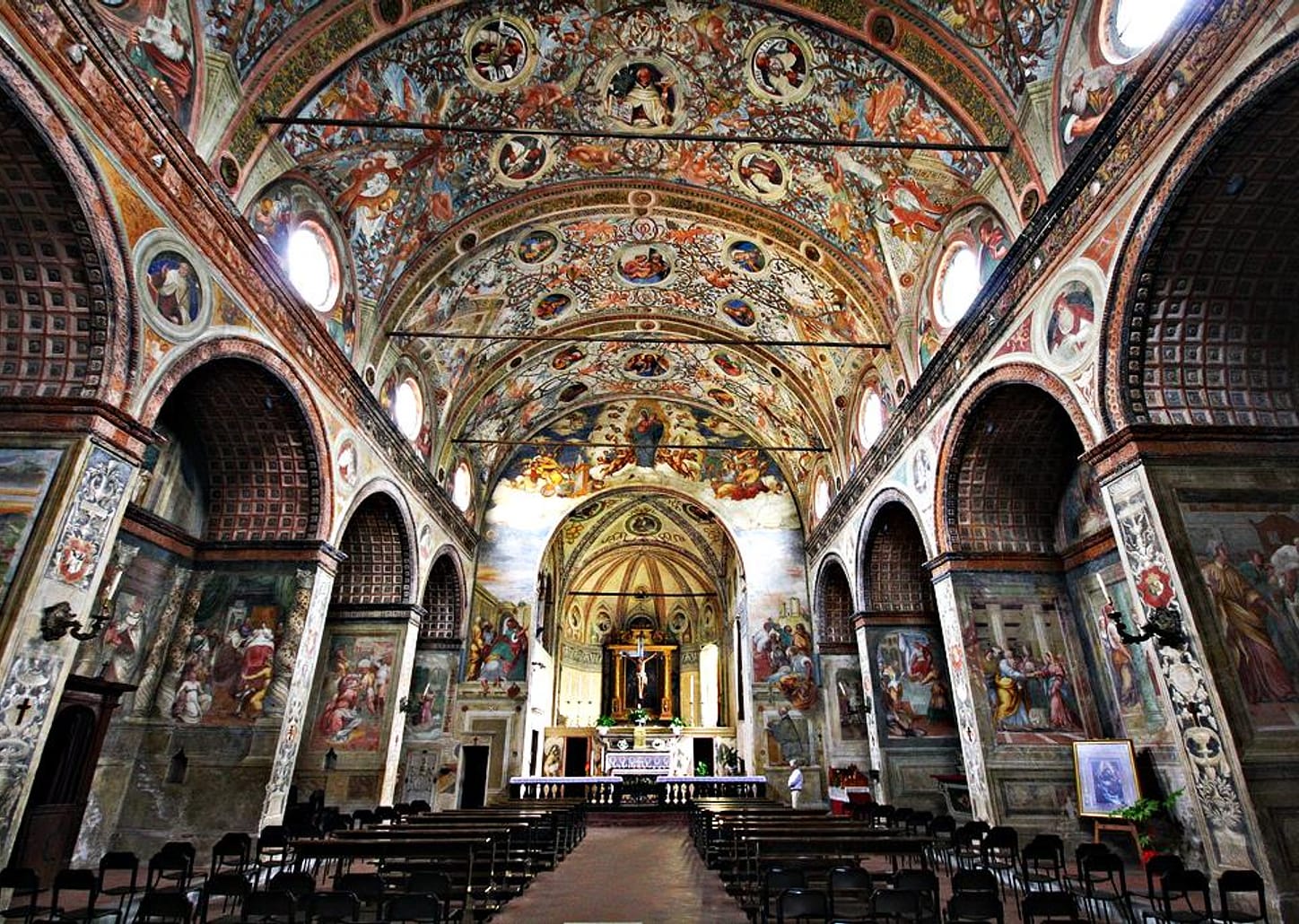 Passeio pela Piazza di Santa Maria delle Grazie em Milão