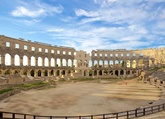  Arena de Pula – A arena dos gladiadores casal