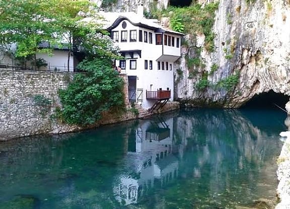 Monastério de Blagaj casal