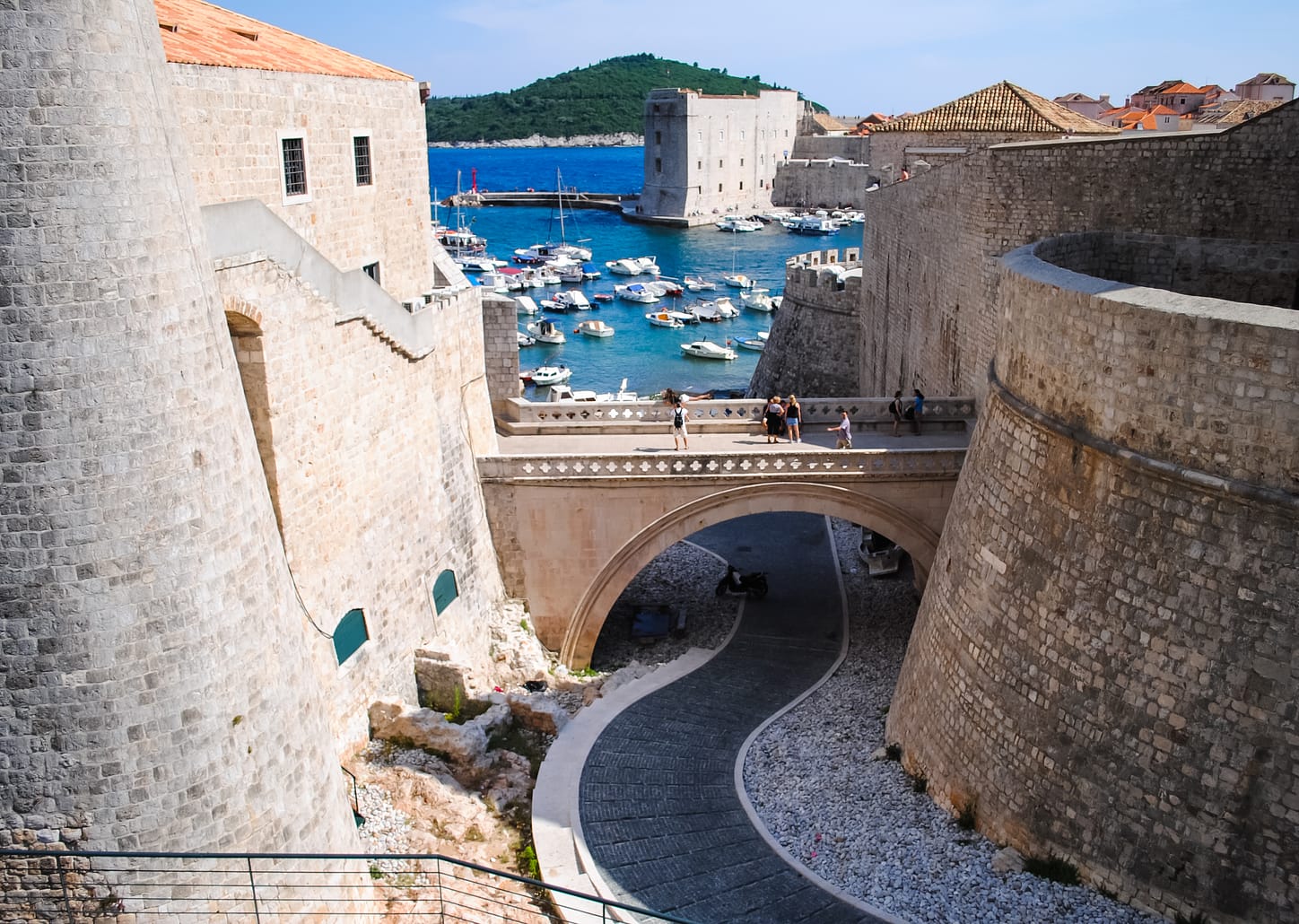 Passeio pela muralha de Dubrovnik